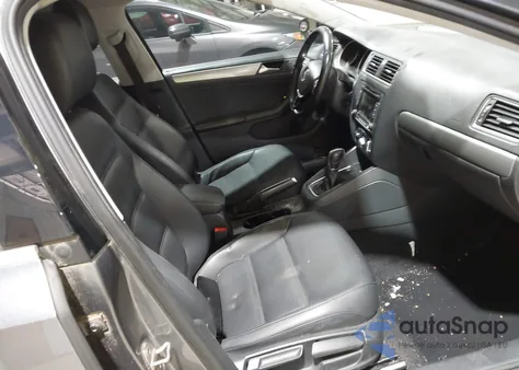 2015 Volkswagen Jetta 1.8T Se z USA, uszkodzony, nr VIN 3VWD07AJ9FM233976